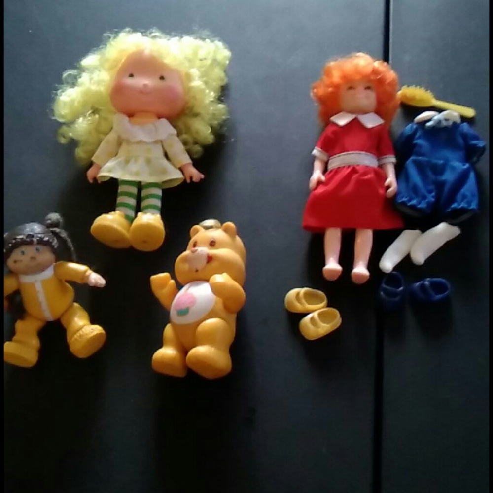 Lot of vintage doll figures